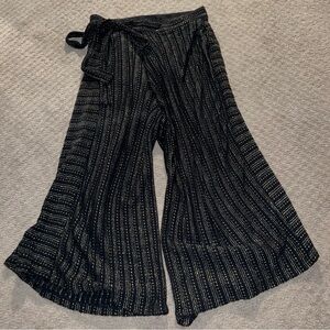 Black and gold wide leg pants
